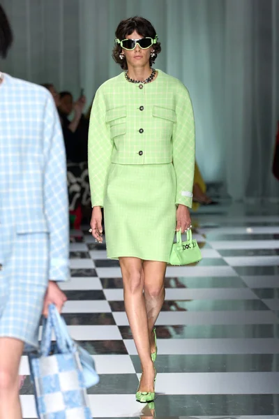 Look 25